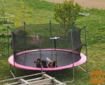 trampolin in kosilnica
